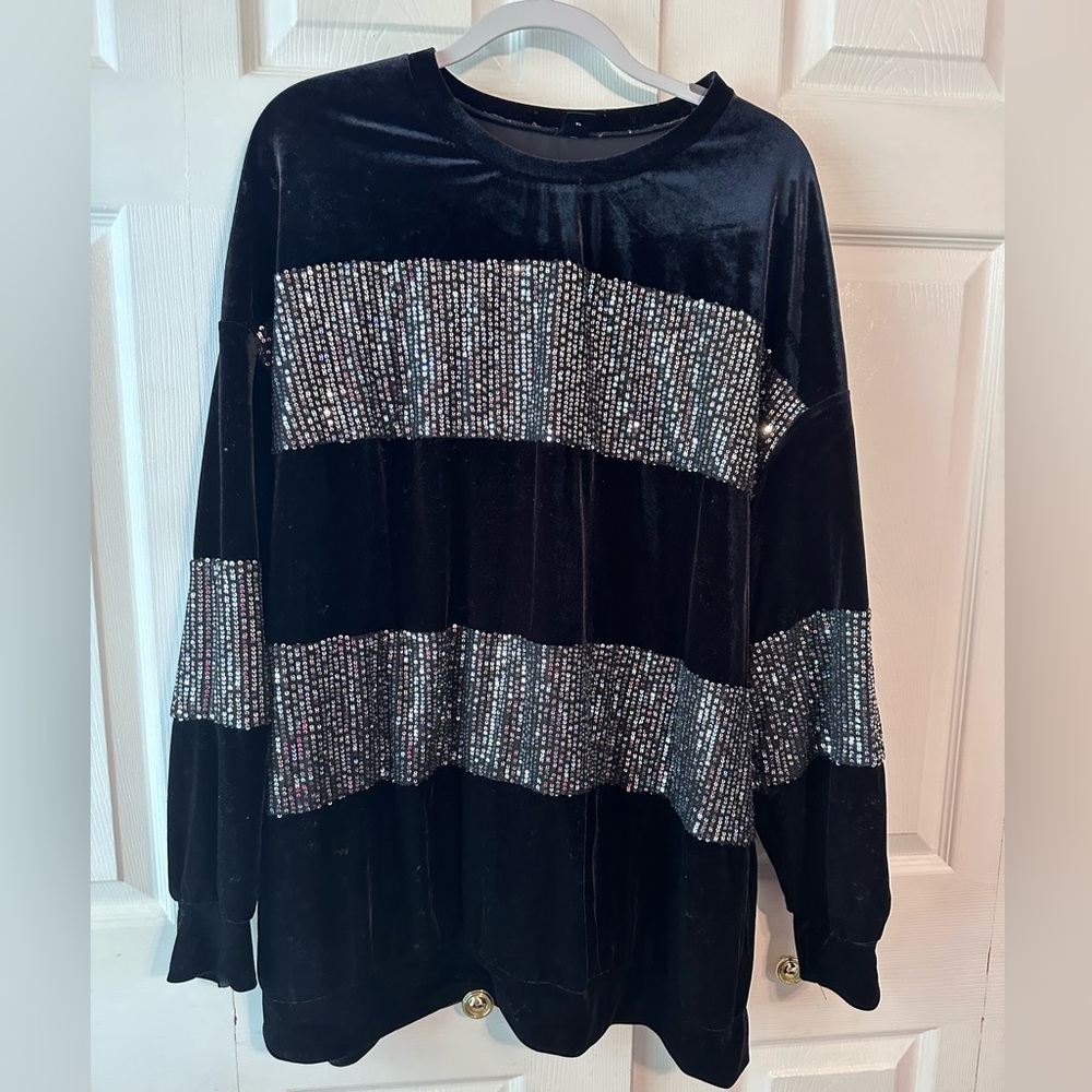 SHEIN Women’s scoop neck velvet feel sequin black sweater EUC